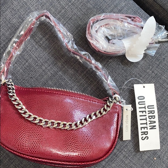 UO urban outfitter RED baguette chain shoulder bag - Picture 9 of 10